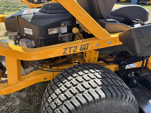 Cortacésped Cub Cadet Ultima ZT2 60 Zero Turn 2026 de 24HP con plataforma AeroForce fabricada de 60 pulgadas y doble transmisión hidrostática, a la venta - Product Image 5