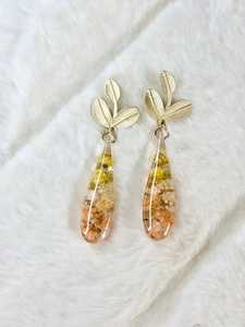 Boucles d'oreilles en résine de style ange de la meilleure qualité avec couleur et forme personnalisées Bijoux à la mode à usage quotidien - Product Image 2