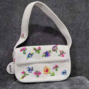 Porte-monnaie brodé d'art avec ceinture à bretelles - Product Image 1