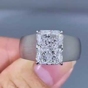 Radiant 4.00ct Lab Grown Diamond Anillo de compromiso para hombre EF Color VS Clarity IGI Certificado para bodas - Product Image 1