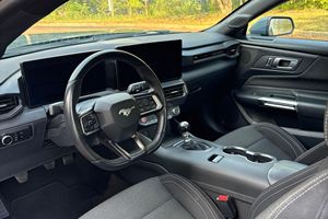 Ford Mustang GT Coupé 2024 SUPER LIMPIO, LISTO PARA ENVIAR - Product Image 4