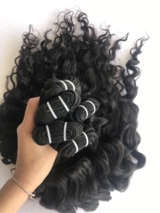 Exportation 100% vente en gros vierge indienne donneur unique machine Double trame 10 ''à 30 'extension de cheveux bouclés en vrac vendeur indien - Product Image 6