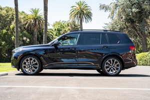 BMW X7 M50i 2021 usado premium, motor V8 biturbo de 523 hp, tracción en las cuatro ruedas. - Product Image 2