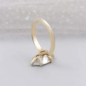 Anillo de Compromiso Solitario con Diamante de Corte Marquesa de 2 Quilates para Mujer, en Oro Amarillo con Engaste de 6 Puntas, Certificado IGI - Product Image 5