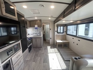 Fournisseur de caravanes d'occasion 2021 Cross Roads RV Sunset Trail 253 RB à vendre pour le camping et les voyages - Product Image 5