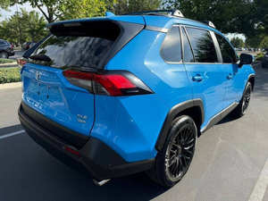 2019 T * oyota RAV4 XLE Premium d'occasion - Product Image 2