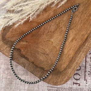 Collier de 16 pouces de perles en argent sterling de 4mm enfilés à la main, cadeau de bijoux fait main classique élégant - Product Image 1