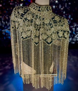 Robe de soirée luxueuse en mousseline de soie pailletée perlée à la main Cape à franges multi-portable pour tenue de club asymétrique lourde brillante - Product Image 1