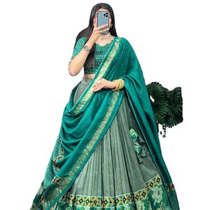 ชุดแต่งงานกึ่งเย็บผ้าไหมทัสซาร์ที่ทันสมัยลายดอกไม้และฟอยล์ - Product Image 1