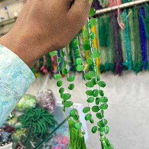 Cuentas Monalisa en forma de lágrima, fibra óptica verde con piedras preciosas de corte ovalado natural - Product Image 3