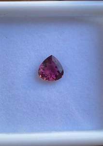 Piedra Preciosa de Turmalina Rosa Natural en Forma de Corazón - Product Image 2