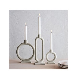 Bougeoir unique en métal fabriqué à la main pour les fêtes de mariage ou les accents de décoration sophistiqués - Product Image 3