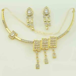 Venta al por mayor de latón 14K/18K/24K Micro chapado en oro formando AD diseño tradicional collar pendientes conjunto moda boda Mujer - Product Image 2