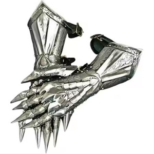 Par de Guantes Medievales Antiguos Pulidos de Acero Plateado, Arte Metálico Histórico, Coleccionable, Equipo de Protección - Product Image 1