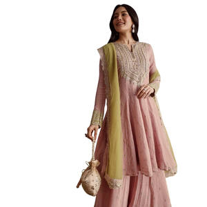 Traje Sharara de tejido aplastado rosa claro con lentejuelas Zari para recepción festiva de fiesta de boda y ocasiones culturales tradicionales - Product Image 4