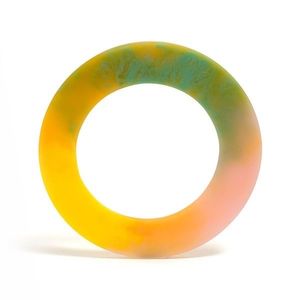 PULSERA DE RESINA IRREGULAR COLOR PERSONALIZADO COMPLETO y FNSH Brazalete de apertura de resina de tamaño pequeño Pulsera transparente para mujeres y niñas - Product Image 1