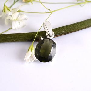 Vente en gros de pendentif en argent sterling 925 avec bijoux en pierre d'amétrine de pierre naturelle faits à la main, cadeau pour elle avec des breloques uniques - Product Image 2