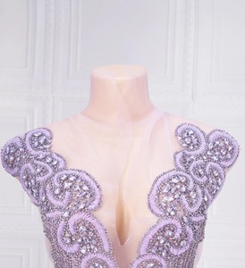 ชุดเดรสสำหรับงานพรอมผู้หญิงผ้าปะติดเสื้อท่อนบนประดับพลอยสีม่วง - Product Image 3