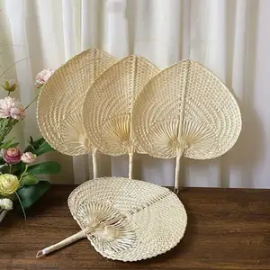 Ventaglio di bambù a forma di cuore del prodotto personalizzato all'ingrosso del VietNam per il matrimonio
