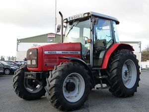 Tractor Massey Ferguson MF 135 con Motor de 2.5 Litros, 45 HP, Transmisión Manual de 6 Velocidades - Product Image 3