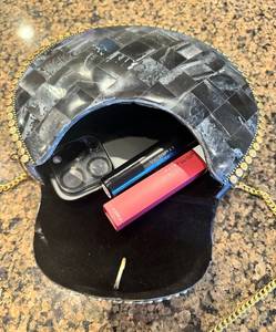 Bolso de mano de acrílico jaspeado negro/gris elegante con correa de cadena dorada Bolso de noche de nácar sofisticado Bolsos de mujer - Product Image 1