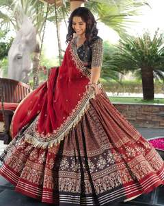 Vente en gros Ensemble Lehenga Choli en mousseline de coton avec impression numérique fantaisie et travail en vrai miroir cousu Lehenga avec chemisier non cousu - Product Image 3