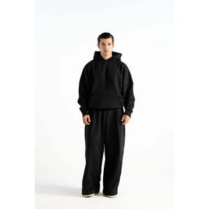 Sudadera con Capucha Negra Orgánica GOTS + Pantalones Deportivos Holgados con Pliegues, Ultra Pesados de 520GSM con Estampado - Product Image 4