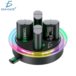 Stazione di ricarica Xbox con 4 batterie da 2800mAh e caricabatterie a 4 slot - Product Image 1