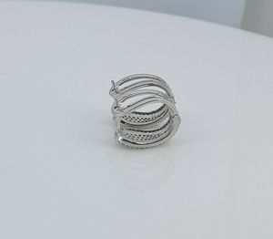 Boucles d'oreilles créoles Huggie pour femmes JEWELSPAARK en argent sterling 925 avec diamants naturels blancs et bleus ronds 0,89 carat - Product Image 2