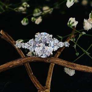 Bague de fiançailles de luxe chrétienne en or massif 14 carats avec diamant moissanite ovale de 2,00 carats - Product Image 1