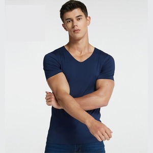 Camiseta con cuello en V para hombre de calidad de exportación, camiseta ajustada para gimnasio de la mejor calidad - Product Image 3