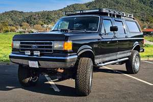 Ford C-350 XLT Lariat Centurion 4x4 de 1991, Usado, 1 Dueño Desde 1997, Chasis de 1 Tonelada, Propiedad de California, Múltiples Modificaciones - Product Image 3