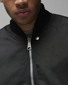 2025 tout nouveau gros personnalisé hiver coupe-vent collège porter hommes grande taille hommes vestes plaine soie Satin Bomber hommes veste - Product Image 5