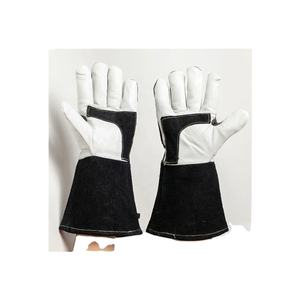 Venta al por mayor de cuero de vaca de doble capa de cuero de trabajo alargado Anti-caliente guantes de soldador ignífugo rescate bombero estilo impermeable - Product Image 5