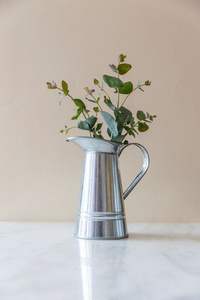 Vase à fleurs en métal durable et élégant pour pièce maîtresse de salon avec des détails artisanaux complexes - Product Image 6