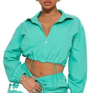 Conjunto de chaqueta y pantalones cortavientos para mujer, ropa de calle de dos piezas, chándal ligero impermeable con logotipo personalizado 2026 - Product Image 2