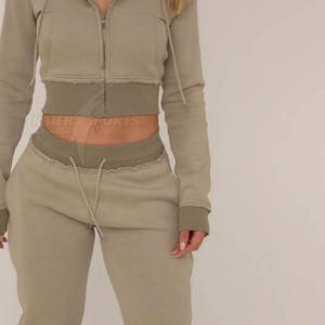 Ensemble 2 pièces hiver femme : sweat à capuche court uni et pantalon de survêtement décontracté style streetwear, épaules tombantes, 100% coton respirant et séchage rapide - Product Image 2