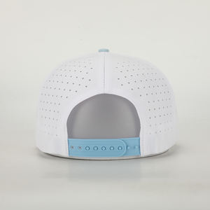 Casquette de baseball sportive unisexe personnalisée à 5 panneaux, séchage rapide, performance imperméable, perforations laser ajustables courantes, caoutchouc - Product Image 6