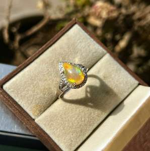 Bague d'éternité minimaliste en argent sterling 925 plaqué or avec opale naturelle et diamant taille brillant rond, pour mariage et soirée - Product Image 5