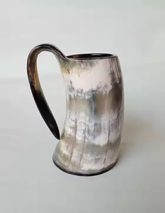 Tasse en corne de buffle naturelle minimaliste gratuite Tasse à boire et à bière Viking Qualité chaude avec poignée en bois par l'artisanat en croissant - Product Image 1