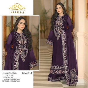 Costumes pakistanais d'excellente qualité avec broderie disponible à un prix abordable - Product Image 3