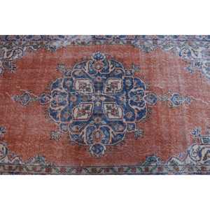 Alfombra Turca de 3.9x6.5 pies, Alfombra Vintage con Borde Azul - Product Image 4