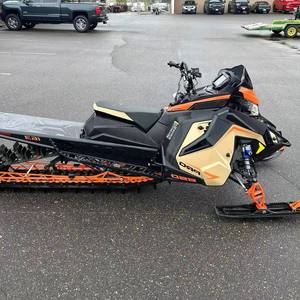 Offre exceptionnelle 2022 : Motoneige 850 RMK Khaos Matryx Slash 163 - Châssis léger haute performance 850cc et capacité de glisse sur neige profonde - Product Image 1