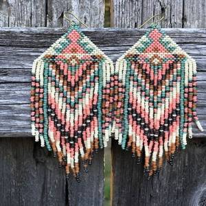 Pendientes colgantes de borla larga de moda de estilo bohemio para mujeres y niñas, cuentas de perlas de diseñador de colores brillantes con cuentas para fiestas y ropa - Product Image 3