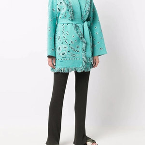 Abrigo de lana grueso y suave de talla grande con mangas regulares, estilo casual de invierno, con capucha, cuello de piel auténtica, exterior de cuero genuino y poliéster. - Product Image 3