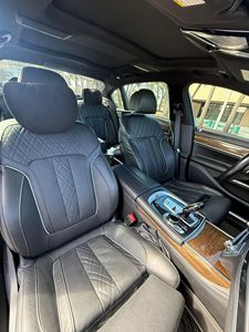 BMW 750i 2018 en Excelente Estado - Product Image 4
