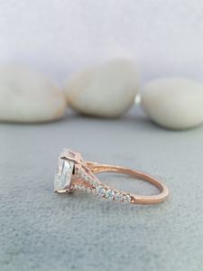 Bague de fiançailles et de mariage solitaire en or jaune 2 carats pour femme avec diamant, coupe ovale, plaqué or, avec certificat - Product Image 4