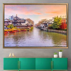 งานศิลปะบนผ้าใบพิมพ์ลาย: ฉากทิวทัศน์เมืองอันงดงามสำหรับการตกแต่งสมัยใหม่,1P:กรอบสีทอง - Product Image 1