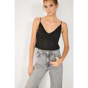 Top con Cuello Tipo Capucha y Bordado de Piedras - Product Image 2