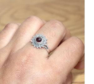 แหวนพลอยสีชมพูสีเงินทัวร์มาลีน925ดีไซน์มินิมอลทำมือเครื่องประดับจากนักออกแบบธรรมชาติ - Product Image 1